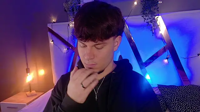 Snapshot of LiamThunder05_ chatting on 11-19-25, 03:17 LiamThunder05 online show from 11-19-25, 03:17