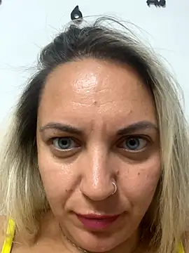 Snapshot of Daiana_Andra chatting on 10-05-25, 10:07 Daiana Andra online show from 10-05-25, 10:07