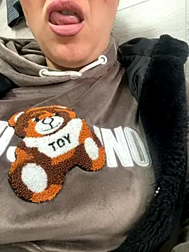 Snapshot of Daiana_Andra chatting on 10-14-25, 02:51 Daiana Andra online show from 10-14-25, 02:51