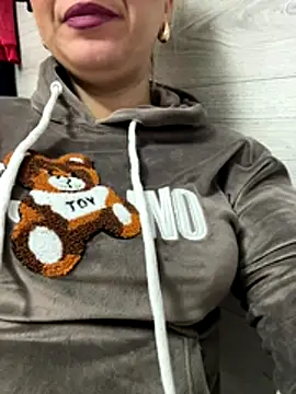 Snapshot of Daiana_Andra chatting on 10-20-25, 07:20 Daiana Andra online show from 10-20-25, 07:20