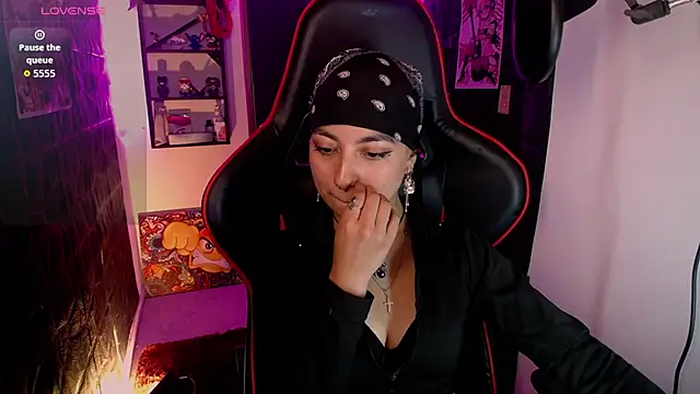 Snapshot of lunarichy22 chatting on 11-21-25, 08:29 lunarichy22 online show from 11-21-25, 08:29