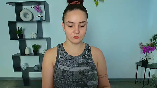 OliviaMontgommery online show from 11-11-25, 06:57