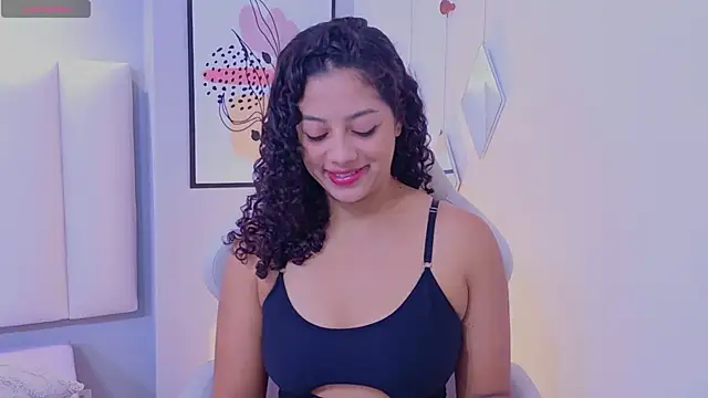 Snapshot of CamilaLevy chatting on 05-15-26, 12:34 CamilaLevy online show from 05-15-26, 12:34