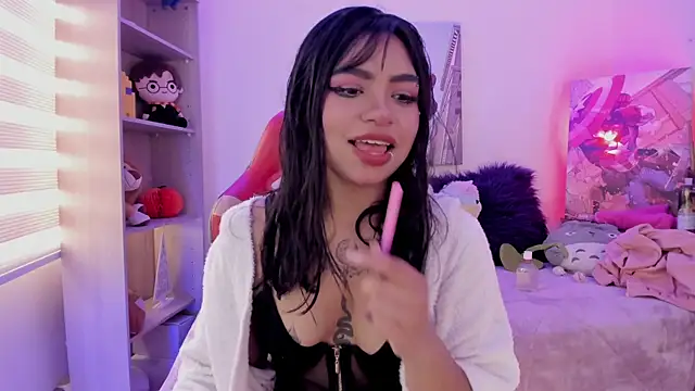 Snapshot of emma_soffia chatting on 11-28-25, 06:43 emma soffia online show from 11-28-25, 06:43