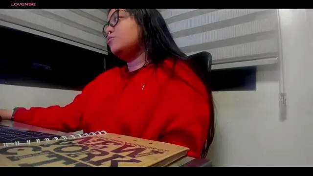 Xander Taylor  online show from 11-30-25, 04:05