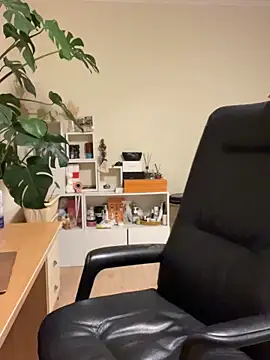 Snapshot of latava chatting on 10-24-25, 03:30 latava online show from 10-24-25, 03:30