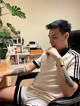 Snapshot of latava chatting on 10-31-25, 05:47 latava online show from 10-31-25, 05:47