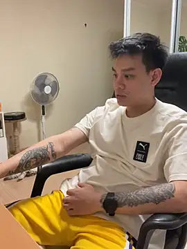 Snapshot of latava chatting on 11-06-25, 04:08 latava online show from 11-06-25, 04:08