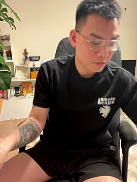 Snapshot of latava chatting on 12-04-25, 04:38 latava online show from 12-04-25, 04:38