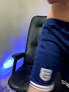 Snapshot of latava chatting on 12-13-25, 07:53 latava online show from 12-13-25, 07:53