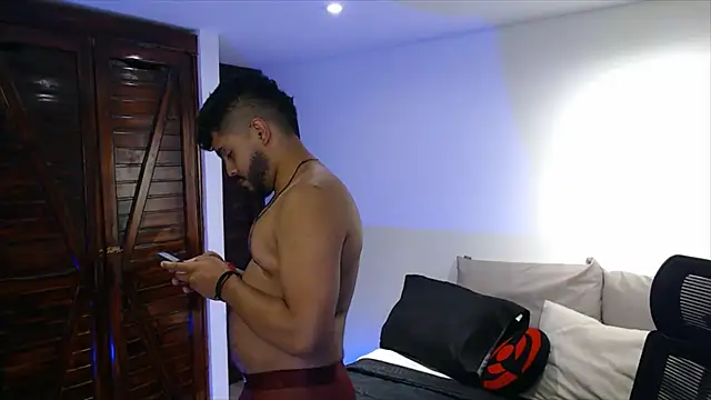 Snapshot of kevyn_Stone chatting on 10-09-25, 11:36 kevyn Stone online show from 10-09-25, 11:36