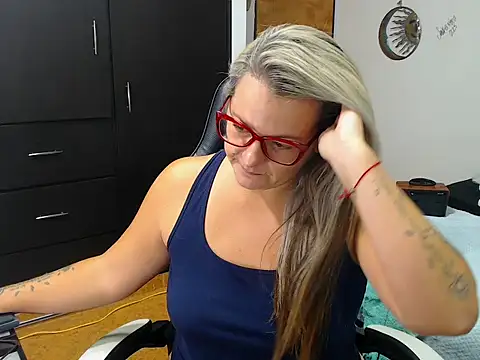 perlagoloza05 online show from 10-16-25, 02:01