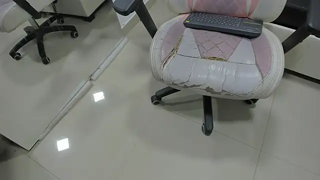 Snapshot of Madeline_jade chatting on 10-20-25, 03:07 Madeline jade online show from 10-20-25, 03:07