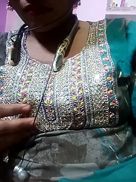 Snapshot of Priyanka_hot54 chatting on 10-20-25, 07:47 Priyanka hot54 online show from 10-20-25, 07:47