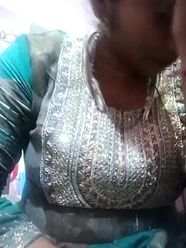 Snapshot of Priyanka_hot54 chatting on 10-22-25, 05:13 Priyanka hot54 online show from 10-22-25, 05:13