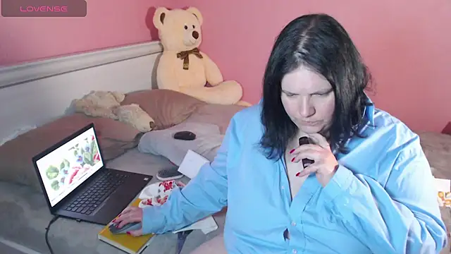  alexandra ray  online show from 12-13-25, 07:53