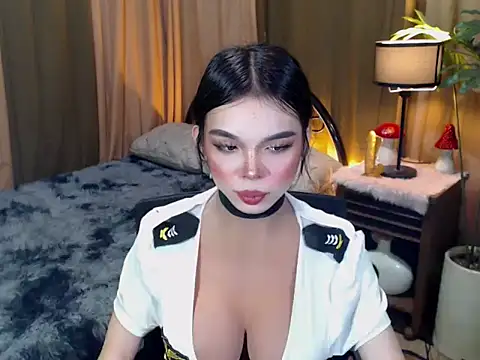 TWINKTRANSSHANEL online show from 10-29-25, 11:06