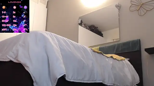 Snapshot of Spicypamy chatting on 12-18-25, 04:35 Spicypamy online show from 12-18-25, 04:35