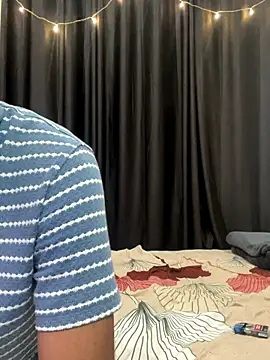 Snapshot of vickyandtania chatting on 12-14-25, 05:18 vickyandtania online show from 12-14-25, 05:18