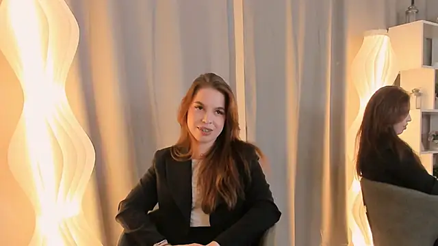 Snapshot of ToniaRoehr chatting on 10-04-25, 07:50 ToniaRoehr online show from 10-04-25, 07:50