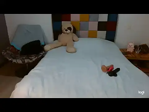Snapshot of Miavelvett- chatting on 10-04-25, 07:39 Miavelvett- online show from 10-04-25, 07:39