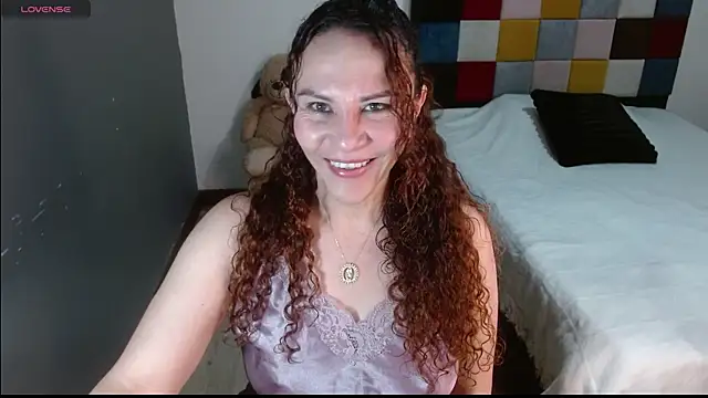 Snapshot of Miavelvett- chatting on 10-16-25, 02:12 Miavelvett- online show from 10-16-25, 02:12