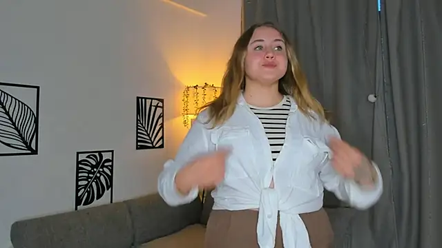 Snapshot of SweetRush chatting on 10-06-25, 02:03 SweetRush online show from 10-06-25, 02:03