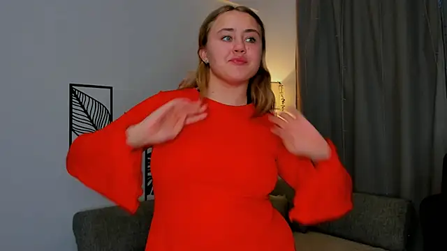 Snapshot of SweetRush chatting on 10-11-25, 01:31 SweetRush online show from 10-11-25, 01:31