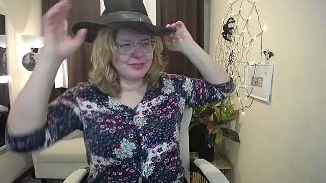 Snapshot of VestaWoody chatting on 10-29-25, 06:59 VestaWoody online show from 10-29-25, 06:59