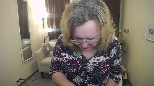 Snapshot of VestaWoody chatting on 11-21-25, 07:07 VestaWoody online show from 11-21-25, 07:07