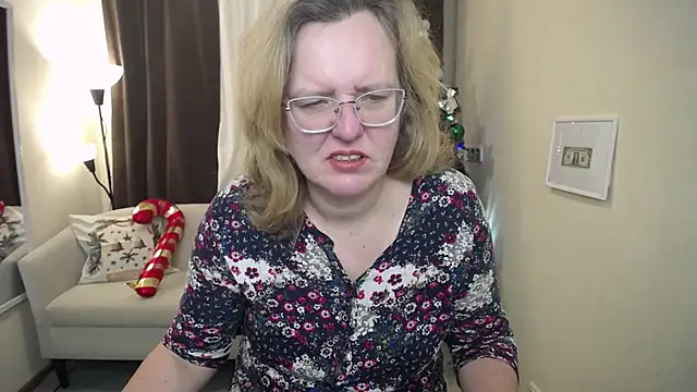 Snapshot of VestaWoody chatting on 11-30-25, 07:34 VestaWoody online show from 11-30-25, 07:34