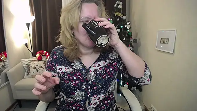 Snapshot of VestaWoody chatting on 12-01-25, 07:35 VestaWoody online show from 12-01-25, 07:35