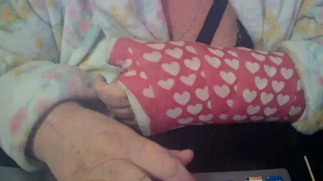 Snapshot of Playful_MILF_Demi chatting on 11-16-25, 06:24 Playful MILF Demi online show from 11-16-25, 06:24