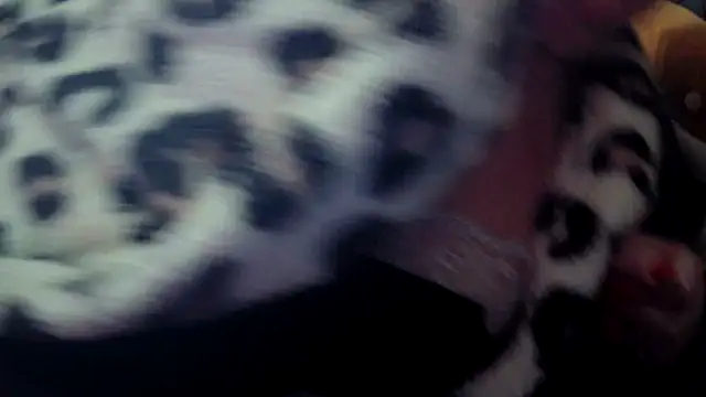 Snapshot of Playful_MILF_Demi chatting on 12-19-25, 05:09 Playful MILF Demi online show from 12-19-25, 05:09