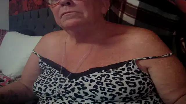 Playful MILF Demi online show from 05-27-26, 09:23