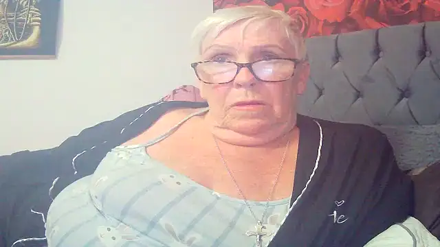 Playful MILF Demi online show from 05-29-26, 09:46