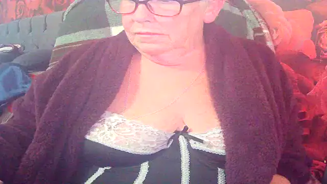 Snapshot of Playful_MILF_Demi chatting on 06-15-26, 08:44 Playful MILF Demi online show from 06-15-26, 08:44