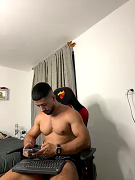 Ezzio Scolaro online show from 10-25-25, 11:10