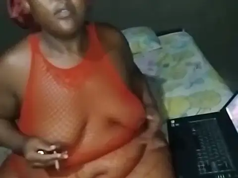 Snapshot of BigBootyBitch96 chatting on 10-22-25, 09:25 BigBootyBitch96 online show from 10-22-25, 09:25