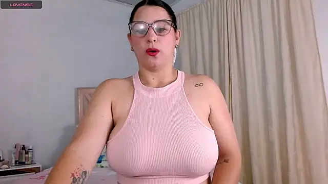 Snapshot of sweet_monsalve37 chatting on 11-10-25, 11:20 sweet monsalve37 online show from 11-10-25, 11:20