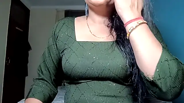 Snapshot of horny_milf_couple chatting on 04-22-26, 07:26 horny milf couple online show from 04-22-26, 07:26