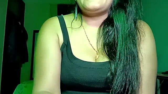 Snapshot of horny_milf_couple chatting on 05-15-26, 06:37 horny milf couple online show from 05-15-26, 06:37