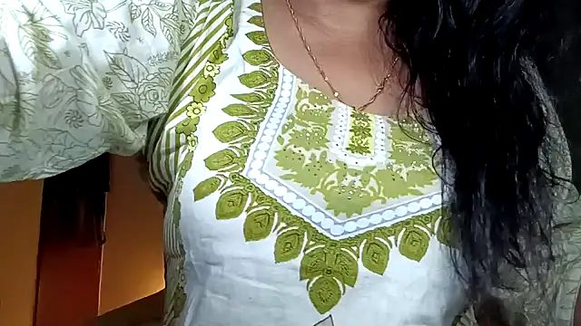 Snapshot of horny_milf_couple chatting on 06-10-26, 09:25 horny milf couple online show from 06-10-26, 09:25