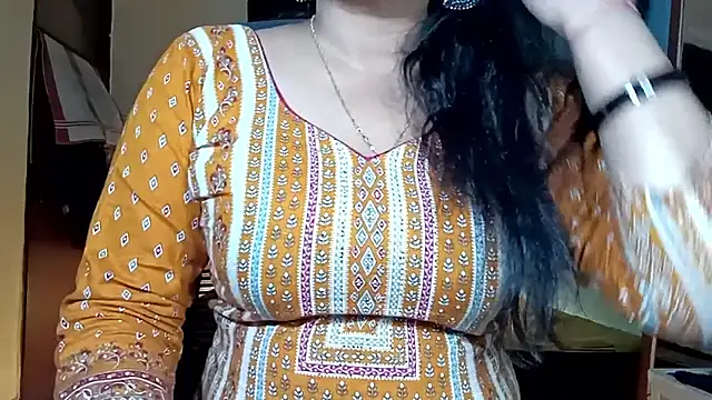 Snapshot of horny_milf_couple chatting on 06-14-26, 06:21 horny milf couple online show from 06-14-26, 06:21