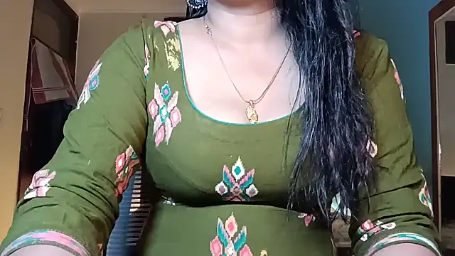 Snapshot of horny_milf_couple chatting on 06-26-26, 07:29 horny milf couple online show from 06-26-26, 07:29