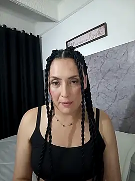 Snapshot of Nina-Velour chatting on 10-15-25, 01:39 Nina-Velour online show from 10-15-25, 01:39