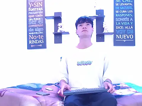 Snapshot of alex_russo__ chatting on 10-12-25, 04:11 alex russo online show from 10-12-25, 04:11