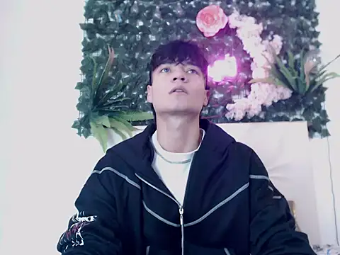 Snapshot of alex_russo__ chatting on 10-28-25, 11:29 alex russo online show from 10-28-25, 11:29