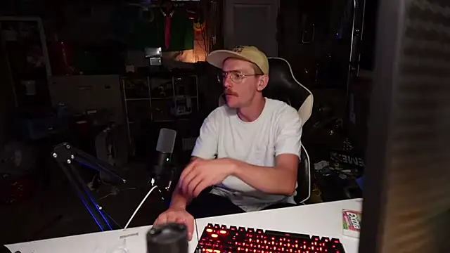 AverageMaleJay online show from 10-05-25, 02:32