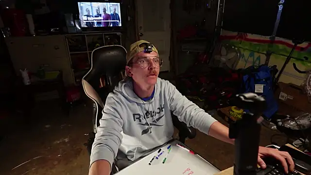 AverageMaleJay online show from 11-04-25, 01:48